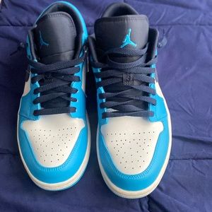 Jordan 1 Low UNC(2021). They have only been worn once and are in great condition